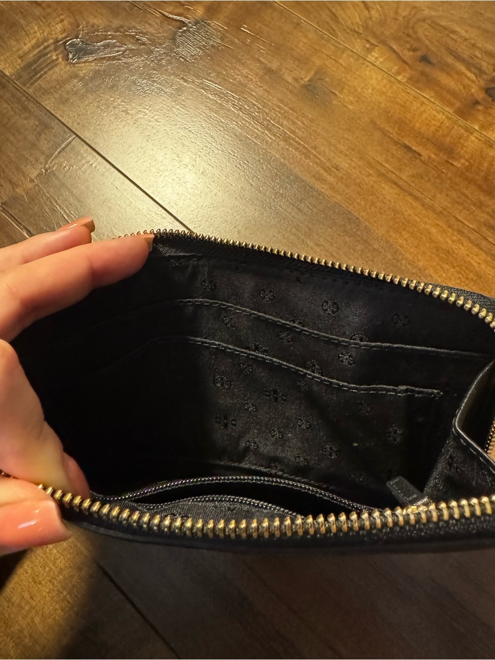 Tory Burch Black Pebbled Leather Wristlet with Gold Logo - Picture 4 of 5